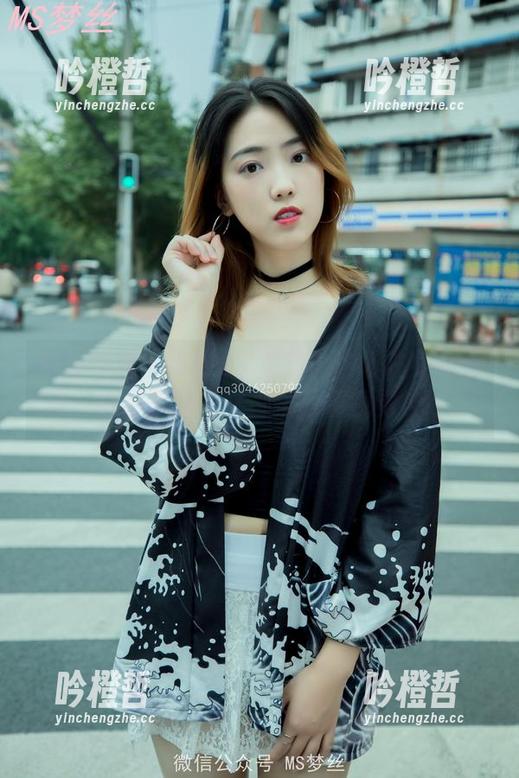 梦丝女神 - 皮衣vs.灵唯：这场胜负没得争，原图里每一寸都挑动着视觉神经。
