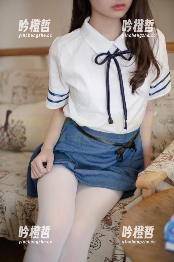 森萝财团-吸吸 森萝财团 - 吸吸又来了,沙发上的旗袍美少女,快来看一眼原图吧,免费的哦!