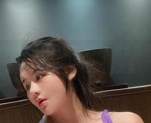 微密圈 – 清新脱俗还是妖娆妩媚?看水蜜桃米米的高清图册里御姐皮裙的两面人生!