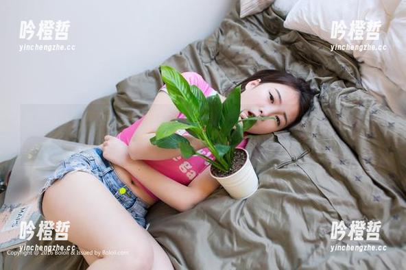 波萝社-柳侑绮Sevenbaby 波萝社 - 强烈推荐柳侑绮Sevenbaby的裸足图包,这画面让我想起小时候的“脚尖舞”…只不过没有音乐。
