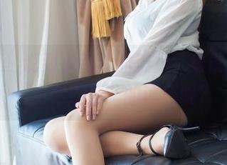 爱蜜社 – 说到小热巴的美足，谁能拒绝这“免费赠品”的诱惑呢？
