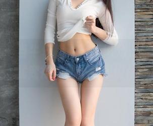 爱蜜社 – 当牛仔裤遇上张思允，全套写真就变得如此不可思议！