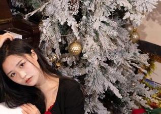 甜予摄影 – 在梨子的油画般的裸足图包中，我竟然找到了‘脚’的诗意？