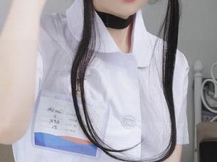 白银81的护士系列，作品集里的每一张高清图都让我想评价一句，太带感了！