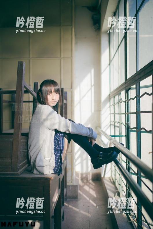 最新的黑白写真：神楽坂真冬与东瀛猫女的不期而遇，原图总让人意想不到。
