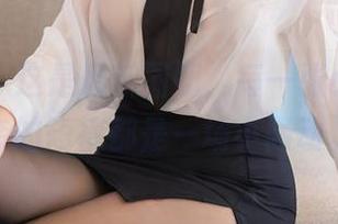 秀人网 – 这是最新图册，每一张小魔女奈奈的短裤都是一场小骚动。