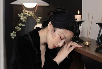 秀人网 – 圣诞节日定制：你所期待的“月野兔美妞”深情凝视