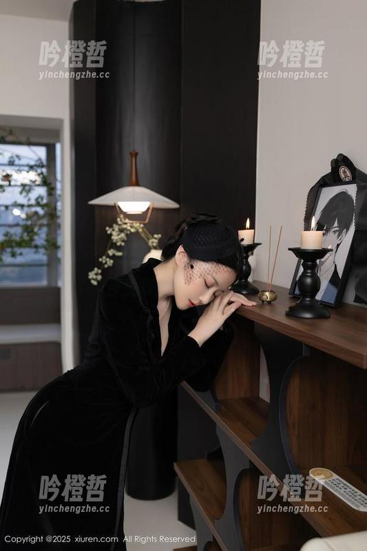 秀人网 - 圣诞节日定制：你所期待的“月野兔美妞”深情凝视