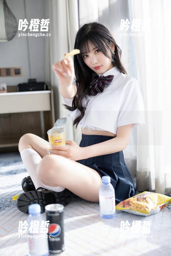 秀人网 - 林文文yooki，那双”美腿”在免费美图里尽情展示，真让人眼前一亮！