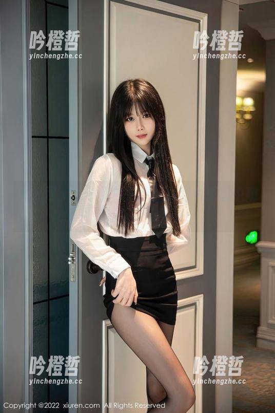 秀人网 - 谭小灵的豹纹：从图片原图中窥见野性未驯的时刻！