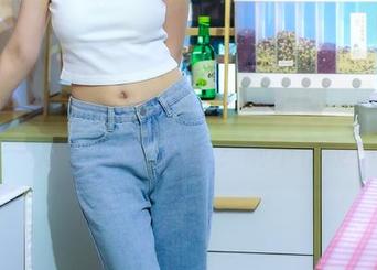 绮梦摄影 – 子涵写真：纯白的她，捏在手里像一块棉花糖，想吃？呃不行咬不得。