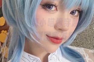 这组白色写真，舞小喵像穿越回冬天，全集在手，原图愈发撩人。