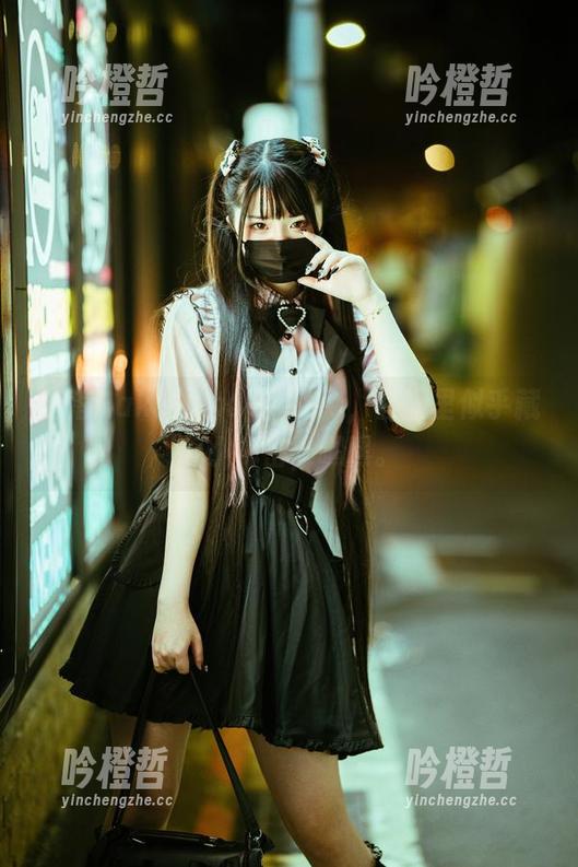 落落Raku的magnetic，套图里似乎藏着小秘密，嘿嘿。
