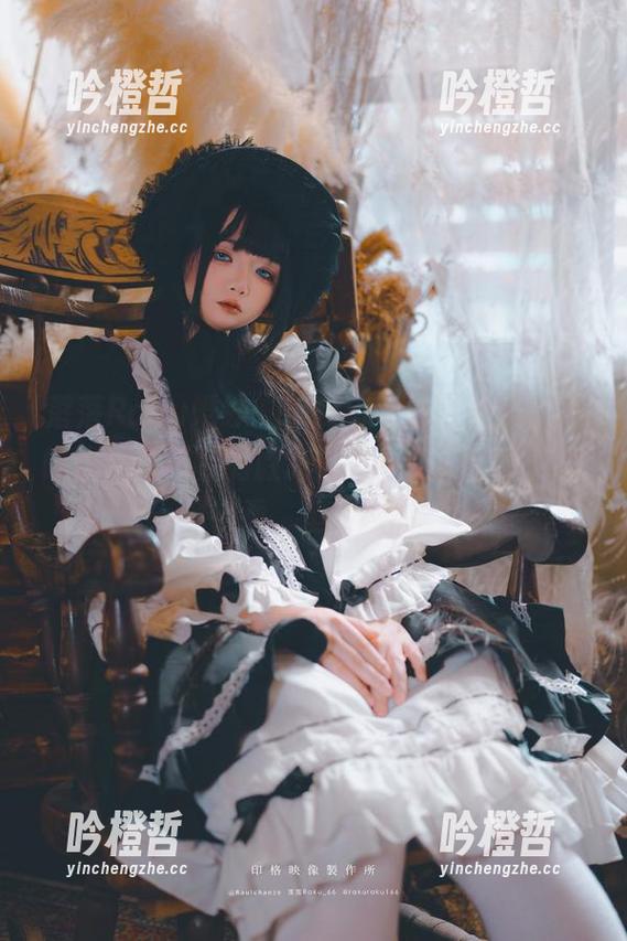 落落Raku 落落Raku婚纱:在我猎奇的目光里,她的作品集不朽的胜利宠辱不惊,似乎大家都在看,但没在看。