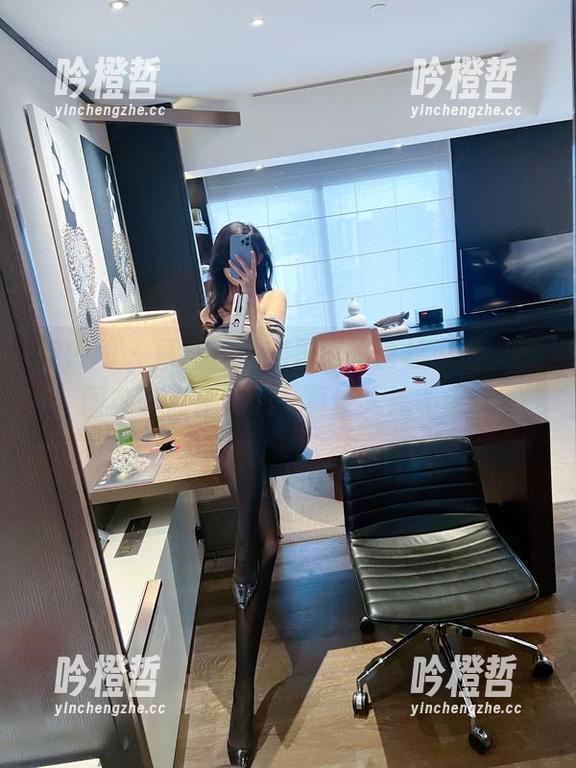 葛征 微密圈 - 葛征在私房里演绎蕾丝童话,美图多了点少女心,真让人搞不懂!
