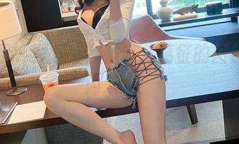 微密圈 – 黑色浴室虽暗，葛征的图包却闪闪发光！