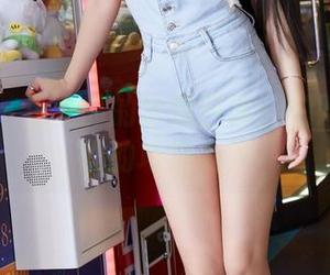 蜜桃社 – 兔女郎的冰露日常：拍照时吃掉谁的巧克力？