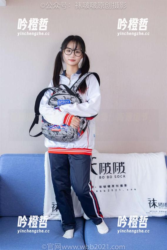 袜啵啵 - 小安的裸足写真集：高清细节，让你想脱鞋。