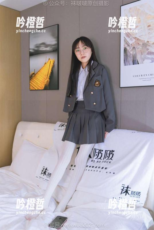 袜啵啵-小甜豆 袜啵啵 - 新图册中的小甜豆,不知不觉就把我对旗袍的印象拉高了几个档次。