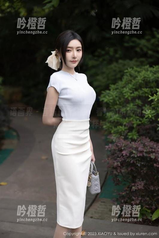 语画界 - 言沫最新前线：看她的吊袜和翘臀又有新花样！