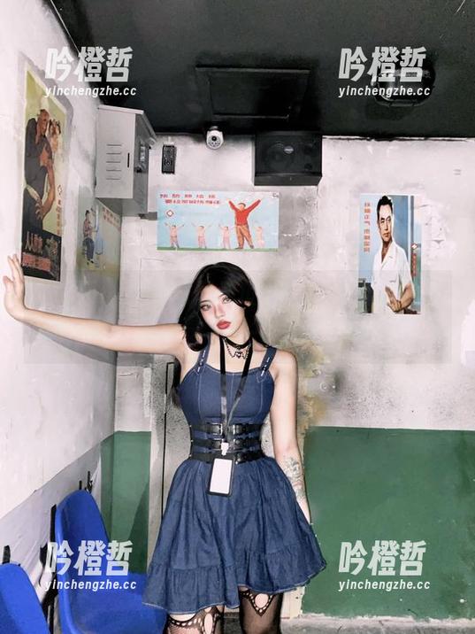 陈佩奇 微密圈 - 观看陈佩奇的作品:圣诞服的猪猪,脑子里满是‘猪年吉祥’的旋律!
