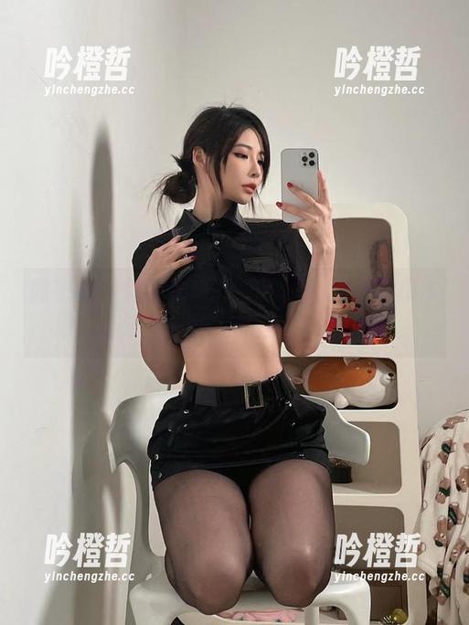 陈妮妮UNI 微密圈 - 双马尾?陈妮妮UNI这套图根本撩人,没事也想对着屏幕咕哝几句。
