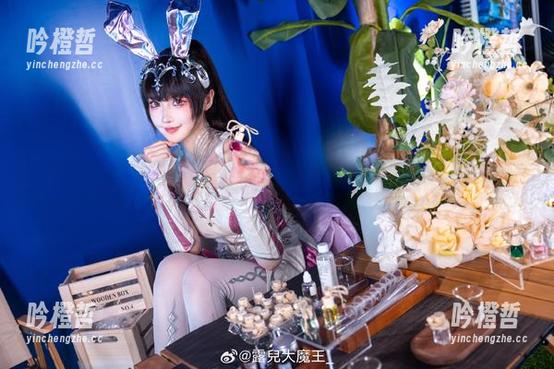 露儿大魔王 露儿大魔王的教室—上课时我在看啥原图!