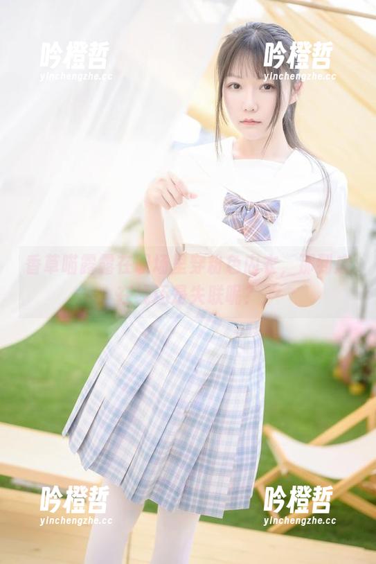 香草喵露露在职场里穿粉色内衣，那到底在线还是失联呢？