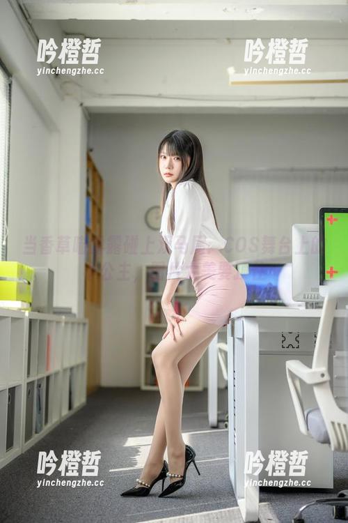 香草喵露露 当香草喵露露碰上双马尾:COS舞台上的小公主,图片太美要顶住