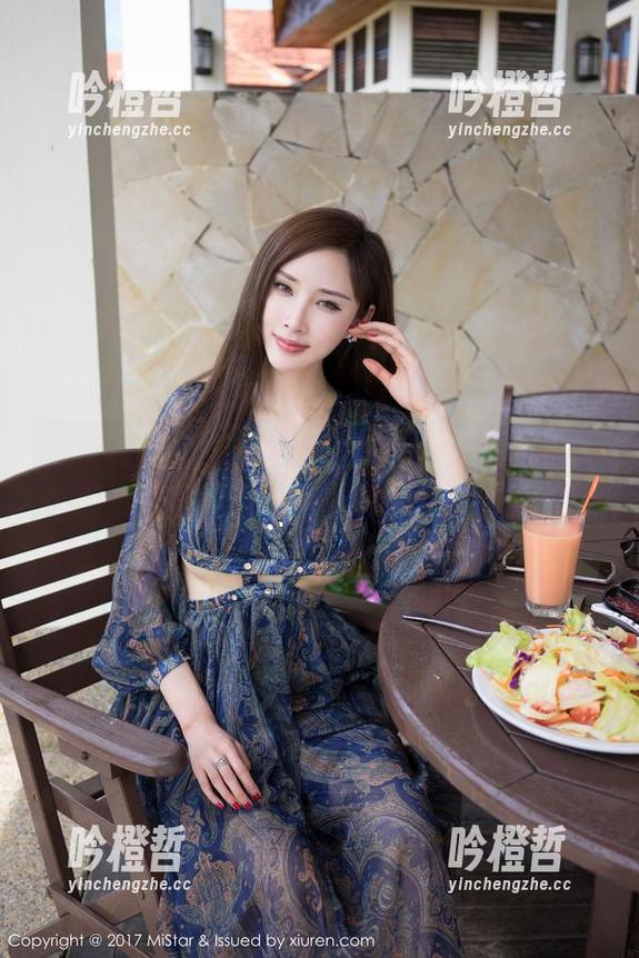 魅妍社-大奶昔Kyra 魅妍社 - 我们在看大奶昔Kyra的毛衣,原图里的氛围有点……说不清楚的温柔。
