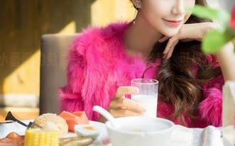 魅妍社 – 小蕾蕾的免费写真,长腿的姿势,可以把我整个拍成短腿组合。