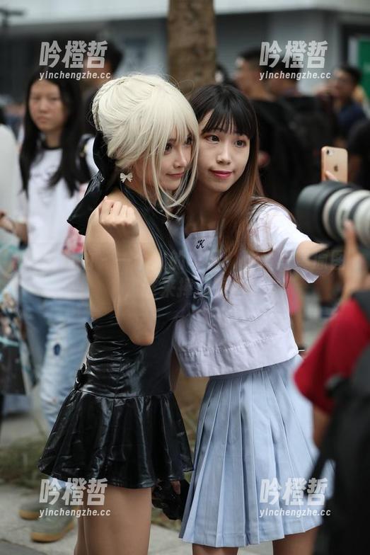 魔镜街拍-玲玲 魔镜街拍 - 一个人的车展:玲玲写真原图,谁来捧场啊?