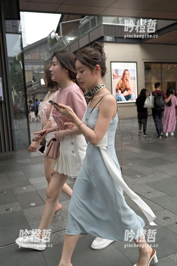 魔镜街拍-艾小青 魔镜街拍 - 艾小青在这里,花嫁美图无敌,有没有想给它称为壁纸矣的冲动?